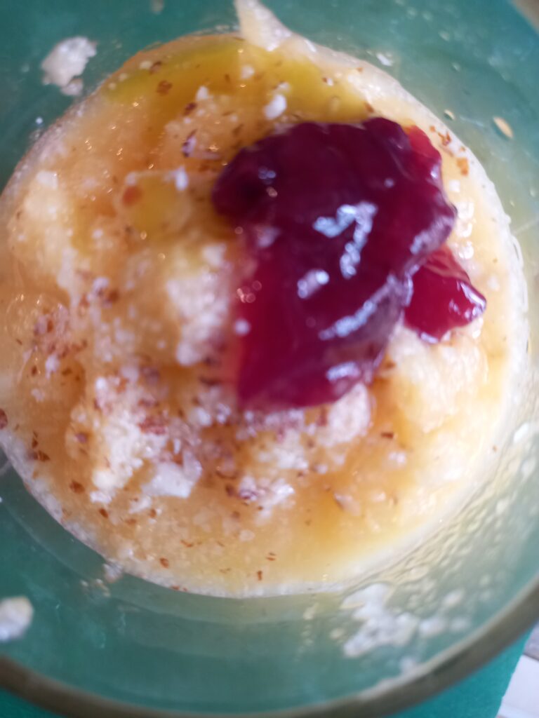 dolcezza di polenta con mandorle dolce, polenta, confettura ciliegie, mandorle, vegetariano, vegano